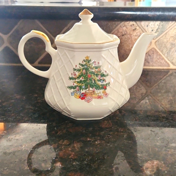 not marked Other - Vintage Christmas Teapot